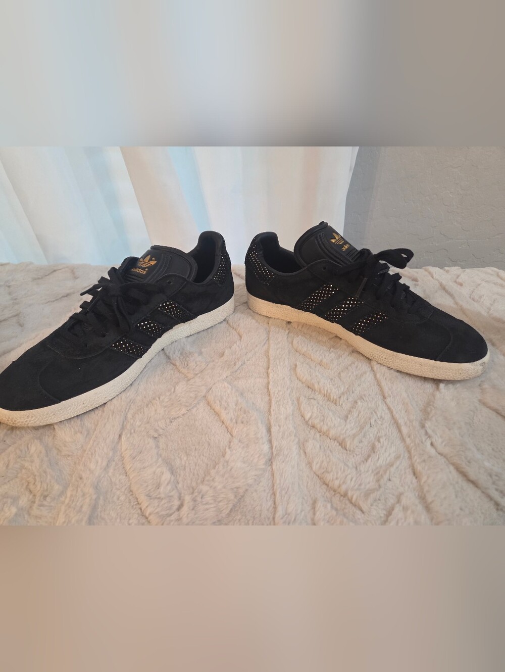 adidas Gazelle Men Low Top Lace Up Sneaker Black Gold Suede Rubber Sole size 9.5